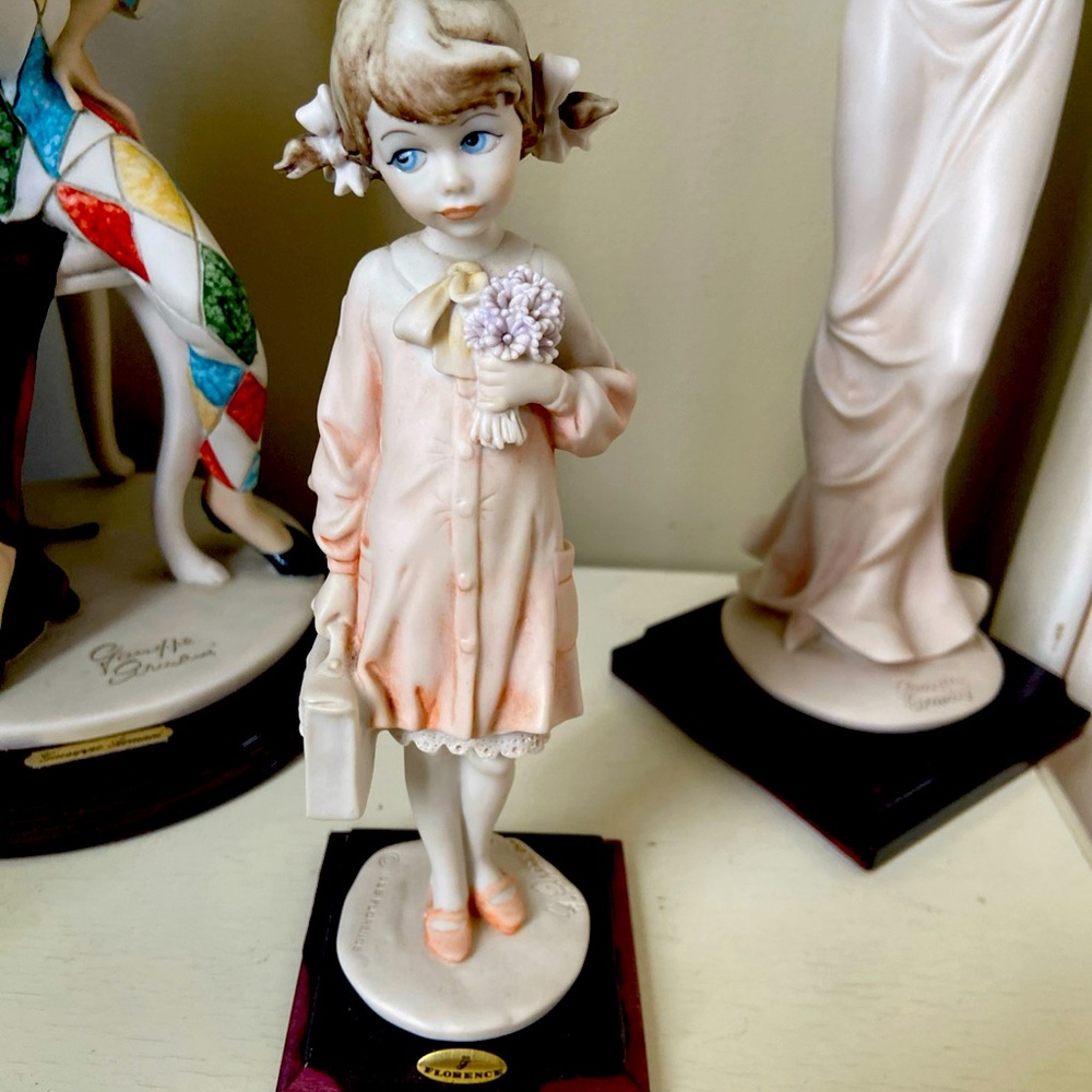 Giuseppe Armani 1st Day of School 1986 Magic Memories Series Girl Figurine 8.25"